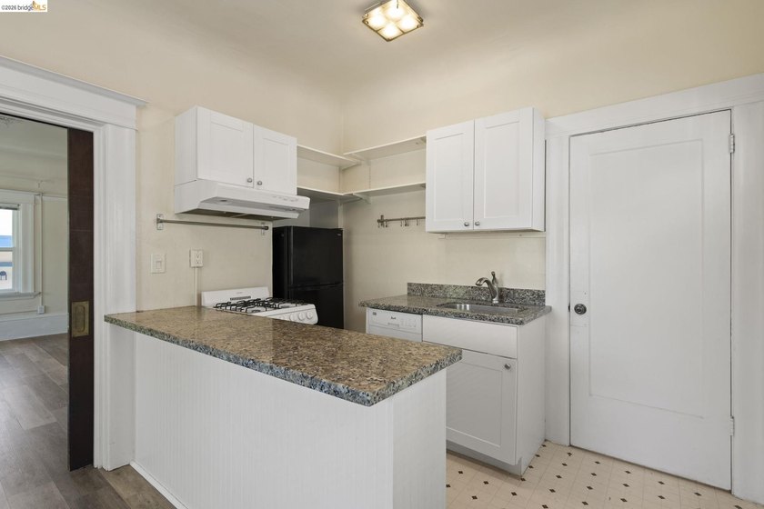 In the heart of the vibrant Rockridge corridor, two minutes from - photo 20