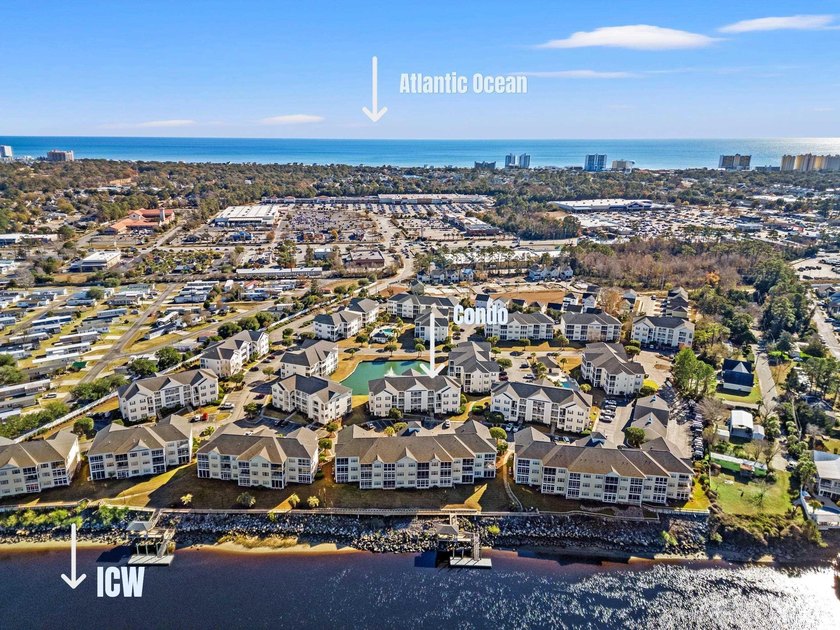 Refined Top-Floor Residence with Waterway and Pool Views in - photo 2