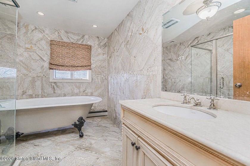 They don't make homes like this anymore. This sprawling - photo 24