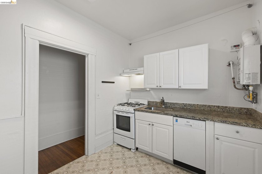In the heart of the vibrant Rockridge corridor, two minutes from - photo 29