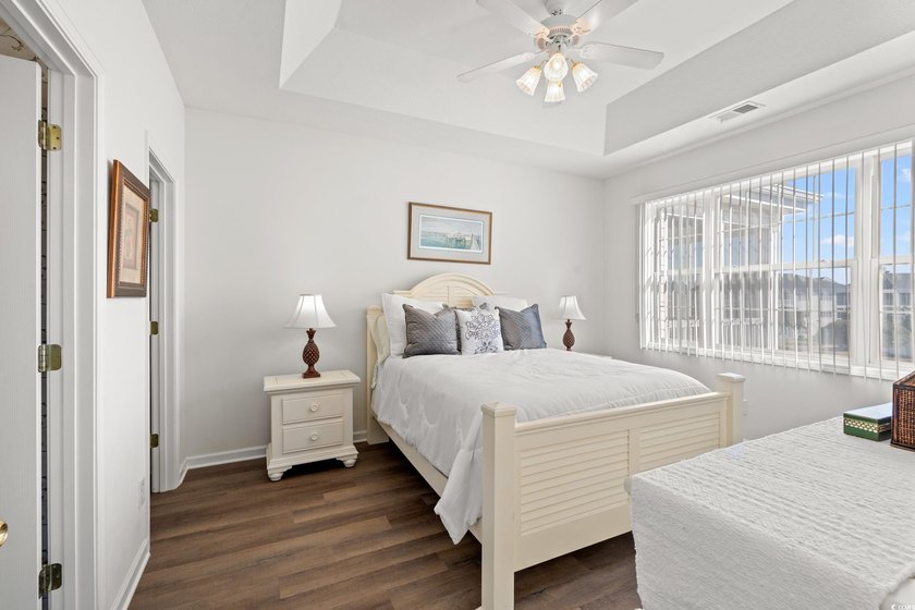 Refined Top-Floor Residence with Waterway and Pool Views in - photo 10
