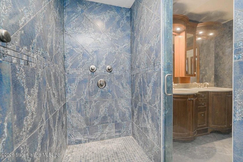 They don't make homes like this anymore. This sprawling - photo 32
