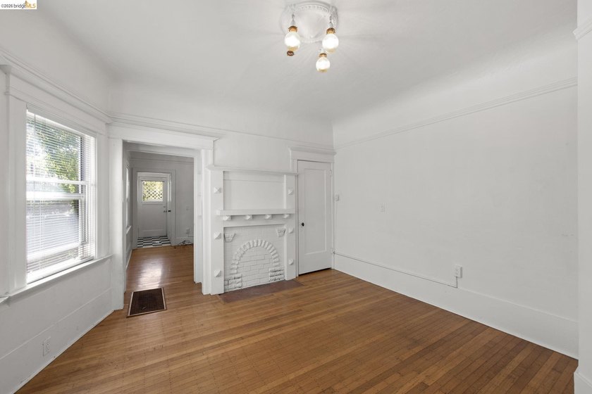 In the heart of the vibrant Rockridge corridor, two minutes from - photo 33
