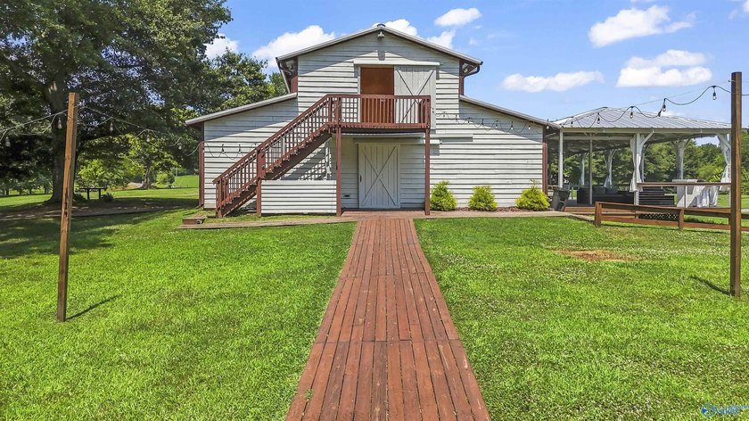 Turnkey wedding venue &amp; income producing property on 20 acres in - photo 33