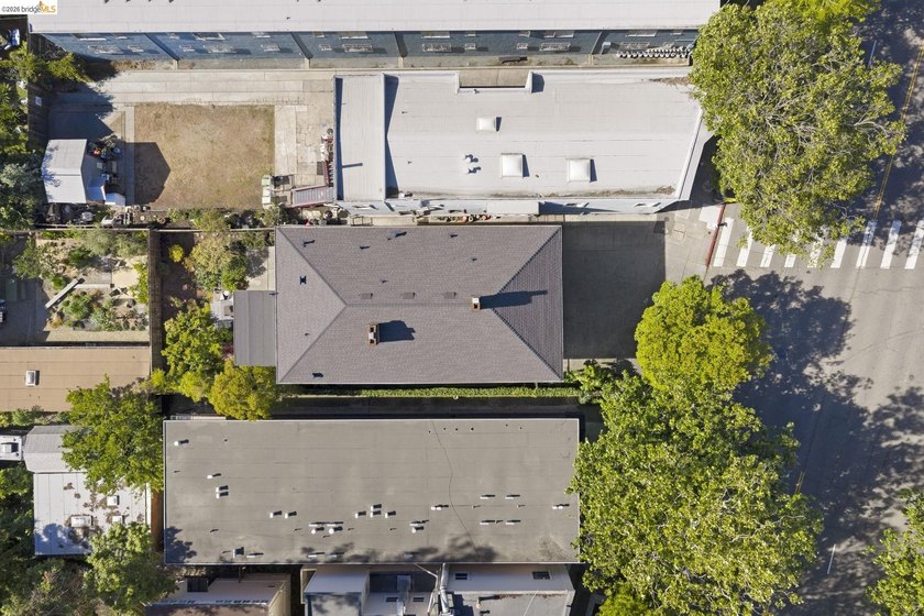 In the heart of the vibrant Rockridge corridor, two minutes from - photo 38