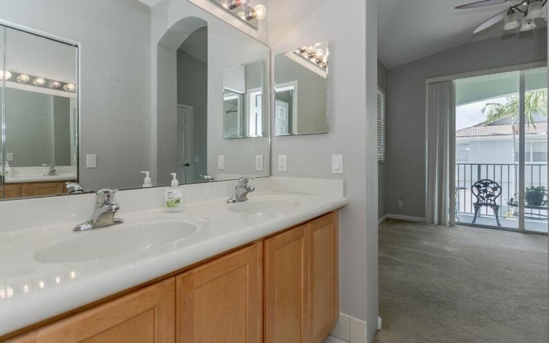 Great opportunity to own in a desirable Riviera Beach community! - photo 3