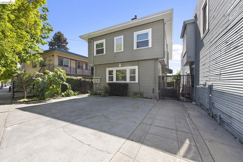 In the heart of the vibrant Rockridge corridor, two minutes from - photo 46