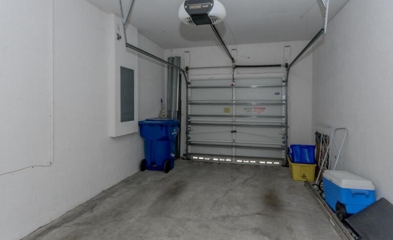 Great opportunity to own in a desirable Riviera Beach community! - photo 9