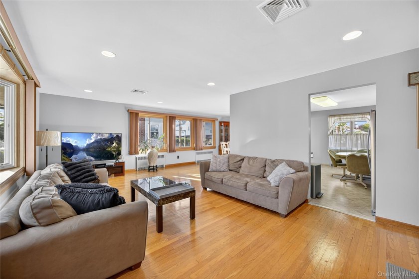 Welcome to this beautifully expanded ranch featuring 3 bedrooms - photo 3