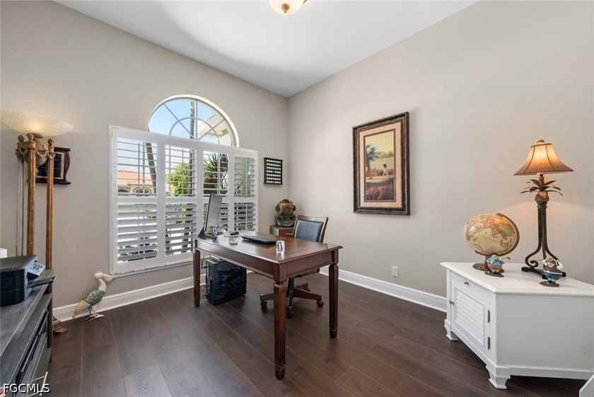 This 3 bedroom, 3 bath showplace in a peaceful, serene lake - photo 4