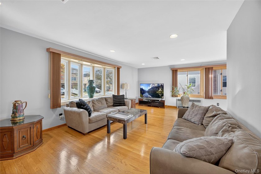 Welcome to this beautifully expanded ranch featuring 3 bedrooms - photo 4