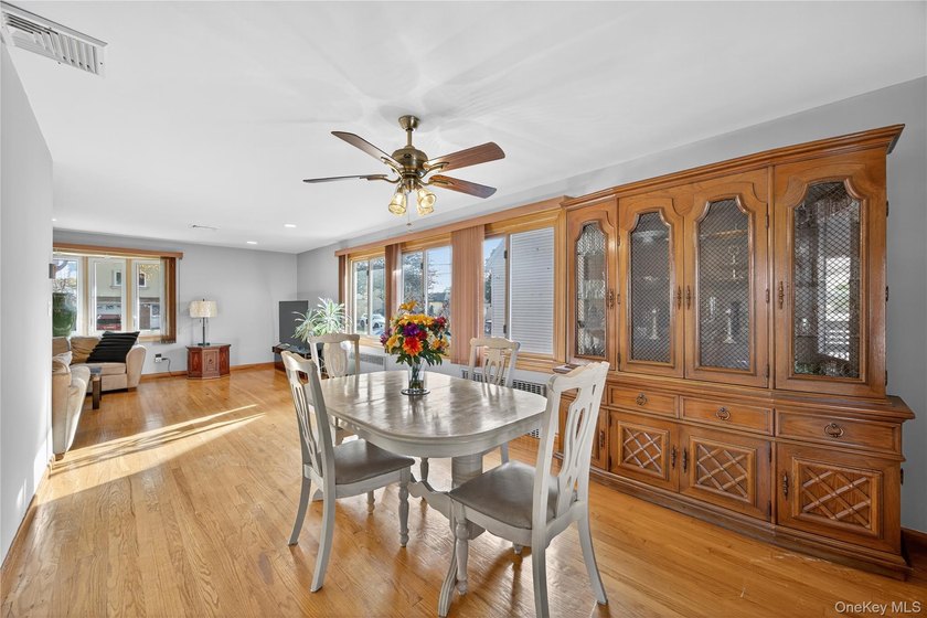 Welcome to this beautifully expanded ranch featuring 3 bedrooms - photo 6