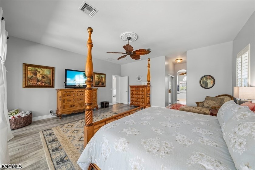This 3 bedroom, 3 bath showplace in a peaceful, serene lake - photo 7