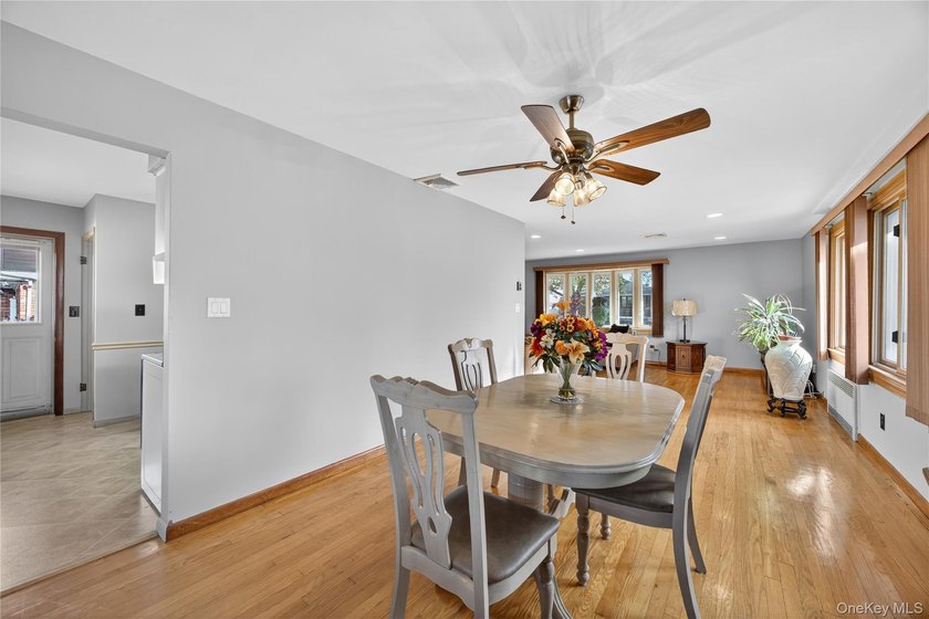 Welcome to this beautifully expanded ranch featuring 3 bedrooms - photo 7