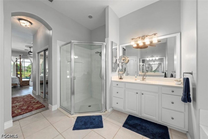 This 3 bedroom, 3 bath showplace in a peaceful, serene lake - photo 10