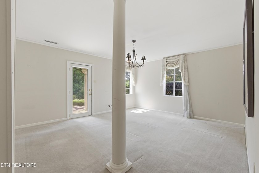 Prime Kingston Location with Seasonal Lake Views &amp; Timeless - photo 25