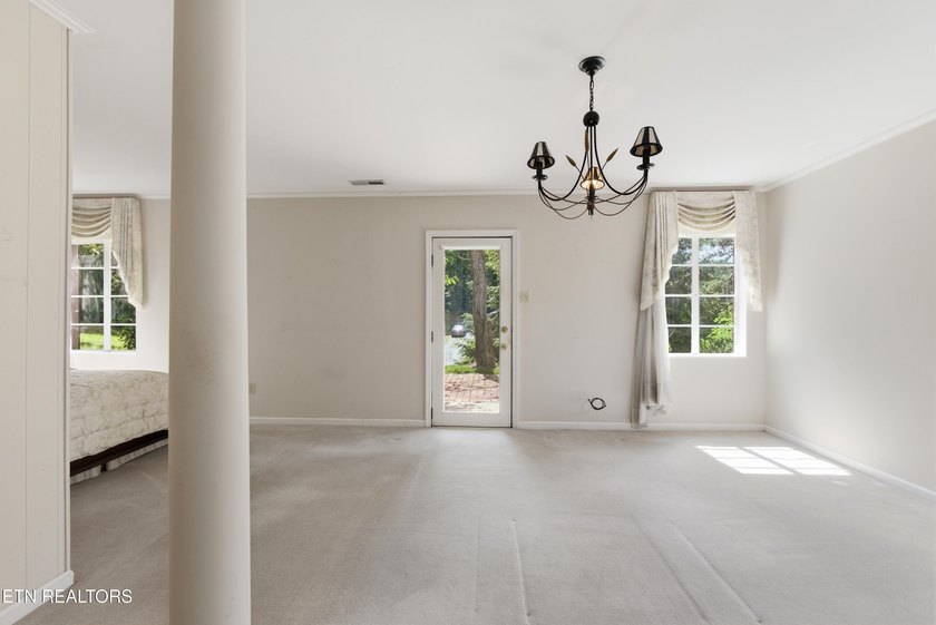 Prime Kingston Location with Seasonal Lake Views &amp; Timeless - photo 29