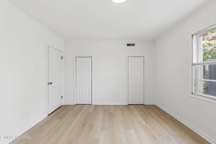 Prime Kingston Location with Seasonal Lake Views &amp; Timeless - photo 35