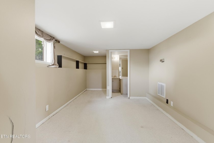 Prime Kingston Location with Seasonal Lake Views &amp; Timeless - photo 39