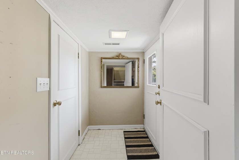Prime Kingston Location with Seasonal Lake Views &amp; Timeless - photo 41