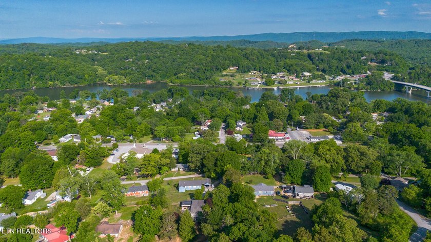 Prime Kingston Location with Seasonal Lake Views &amp; Timeless - photo 50