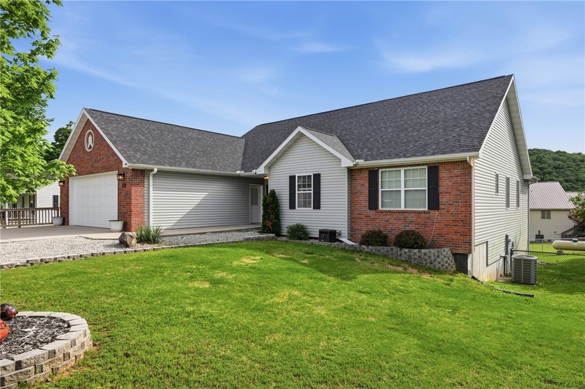Welcome to 22 Bandy Dr in Holiday Island-a stunning home - photo 5