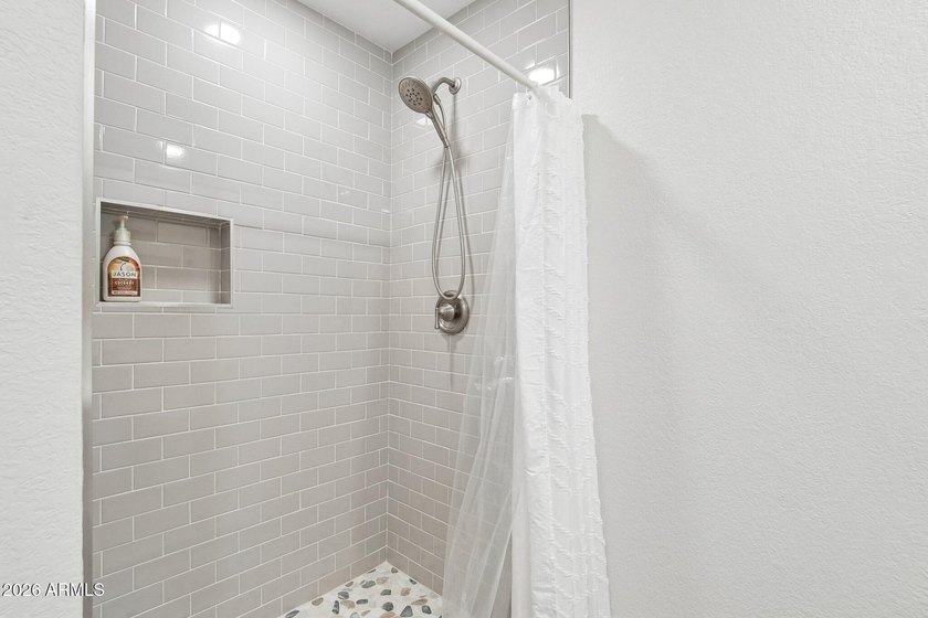 Fully renovated 2-bedroom, 2-bathroom townhouse in sought after - photo 21