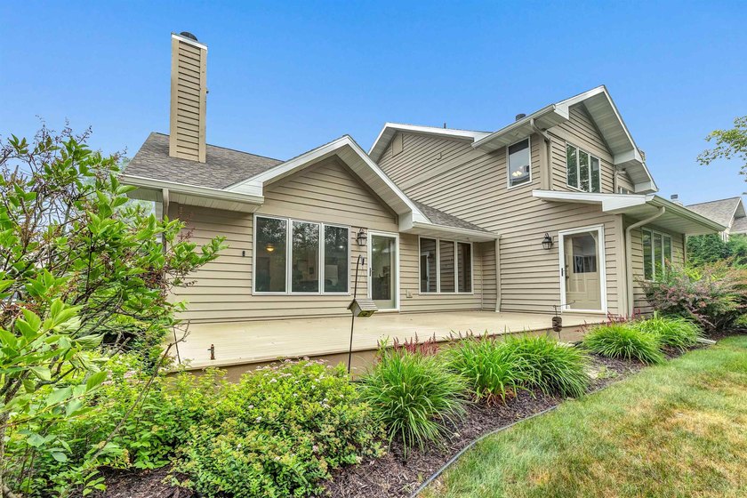 Seize this RARE opportunity to acquire a sought after 3 Bdrm/3 - photo 2