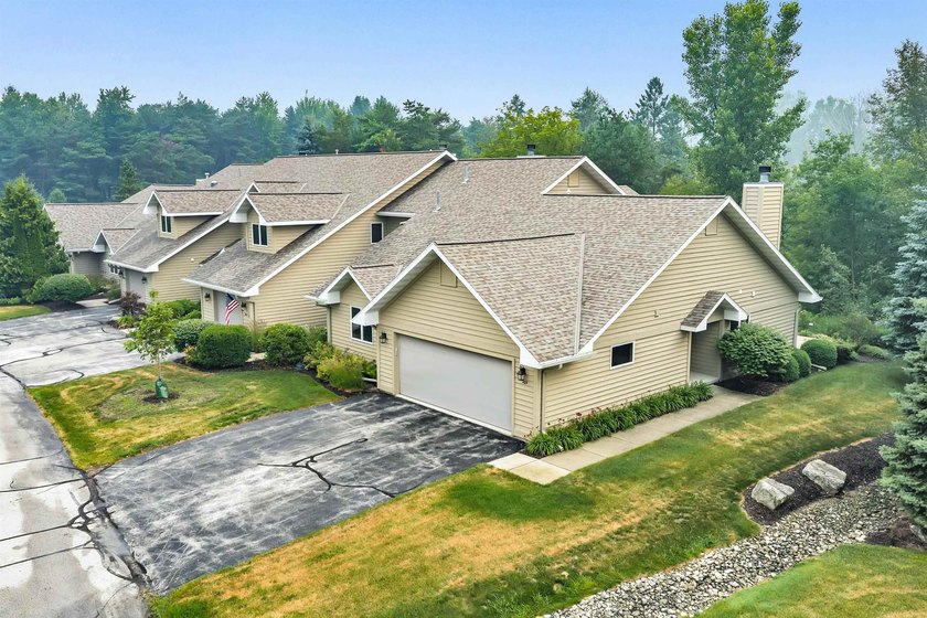 Seize this RARE opportunity to acquire a sought after 3 Bdrm/3 - photo 6