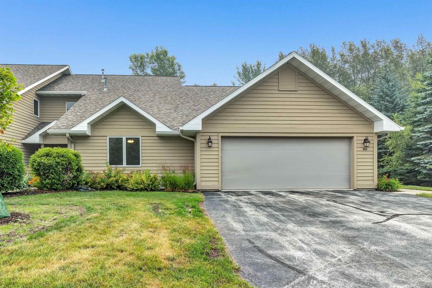 Seize this RARE opportunity to acquire a sought after 3 Bdrm/3 - photo 7
