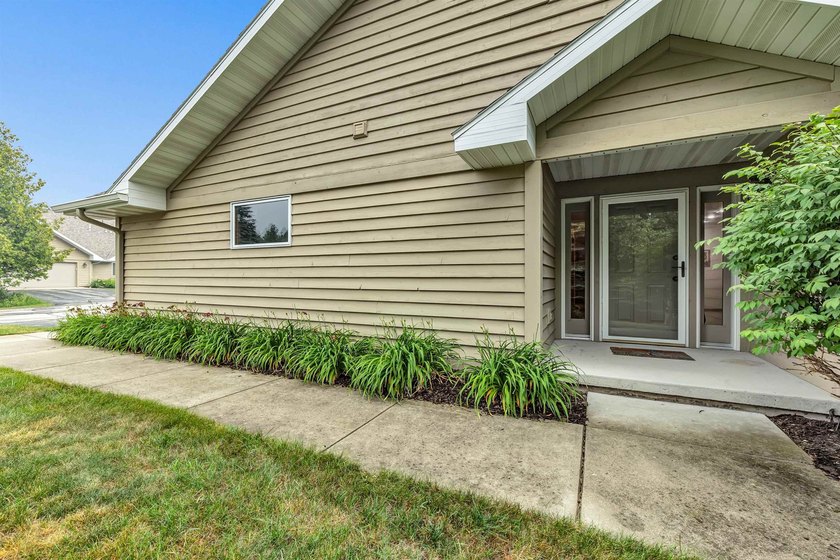 Seize this RARE opportunity to acquire a sought after 3 Bdrm/3 - photo 8