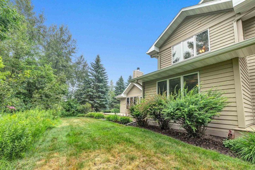 Seize this RARE opportunity to acquire a sought after 3 Bdrm/3 - photo 10