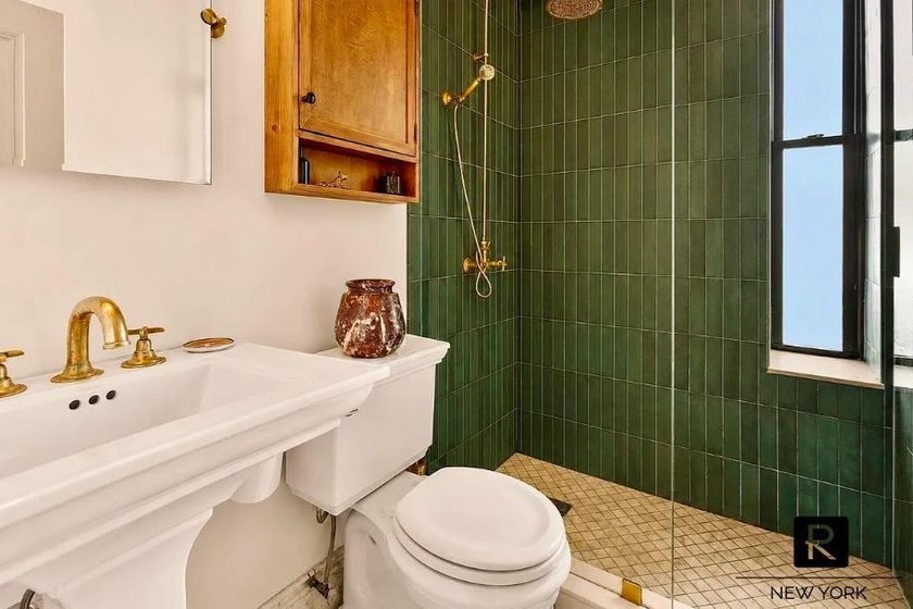Perched high above Riverside Park, Residence 9F is a masterfully - photo 6