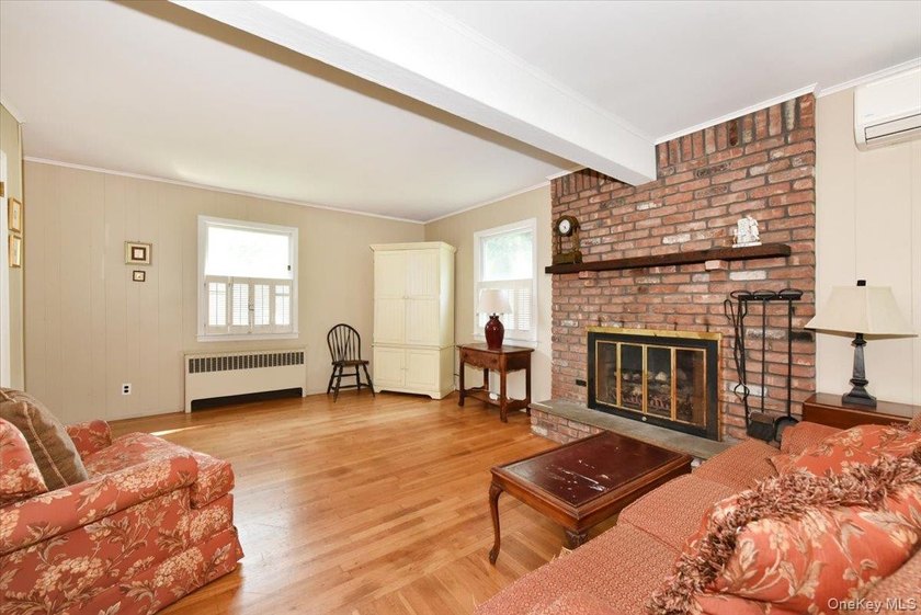 Welcome To 344 New York Ave. In Massapequa Park! This Beautiful - photo 14
