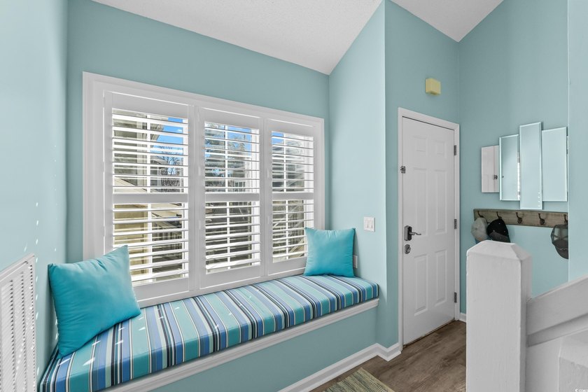 This Beautifully Decorated 2 bed 2 bath condo with loft, in - photo 7