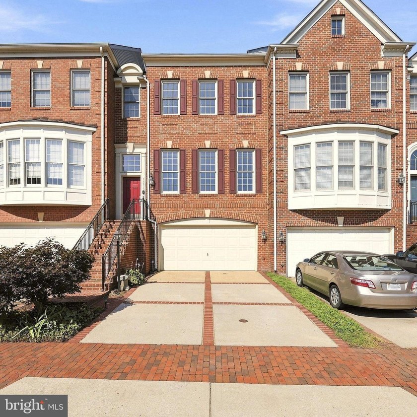 Welcome to 43757 Bent Creek Terrace, an exceptional all-brick - photo 3
