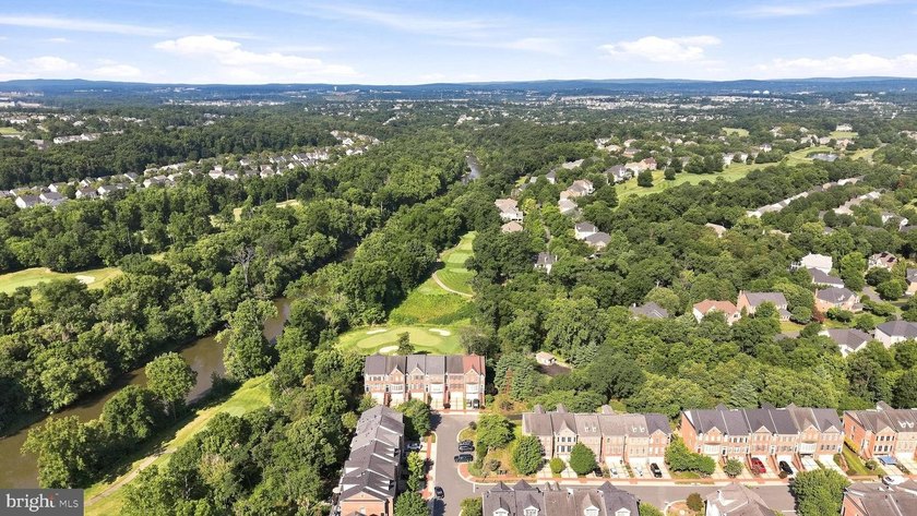 Welcome to 43757 Bent Creek Terrace, an exceptional all-brick - photo 6