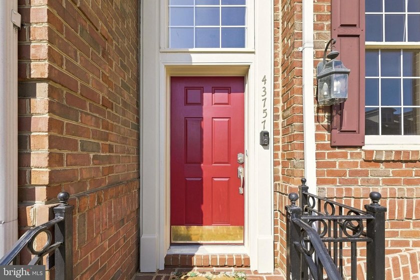 Welcome to 43757 Bent Creek Terrace, an exceptional all-brick - photo 8