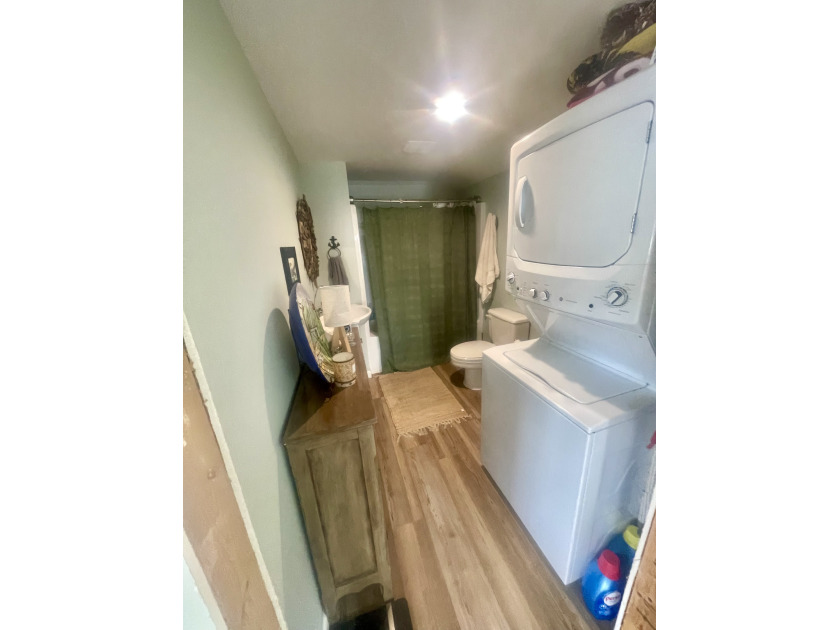 PRICE IMPROVEMENT !!  Quaint Boathouse on Extra Large Lot! - photo 6