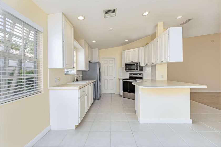 Nestled within a highly desirable DiVosta-built community, this - photo 5