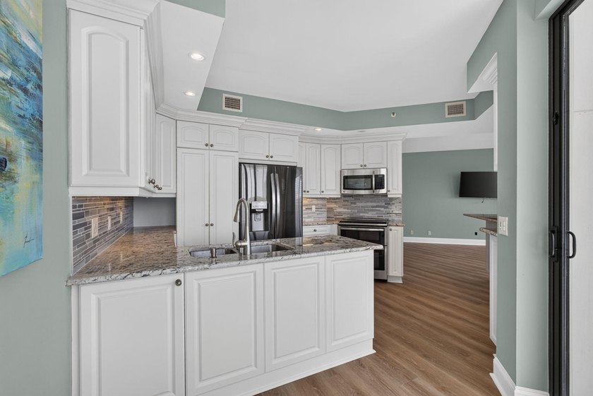Enjoy over 1,460 sq. ft. of beautifully renovated Intracoastal - photo 11