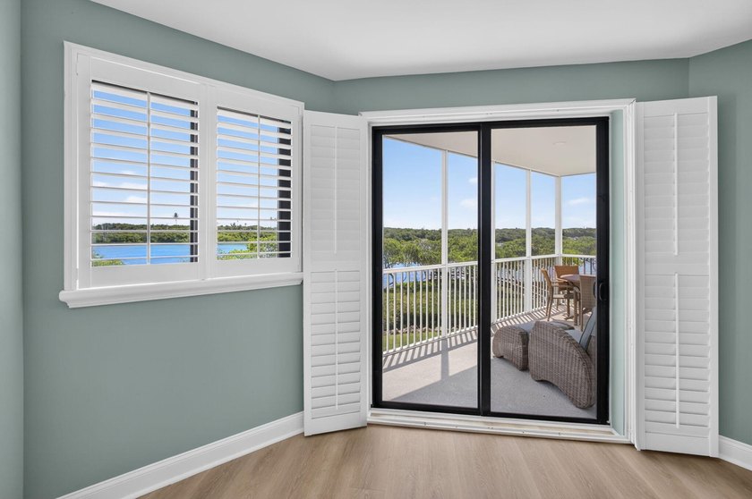 Enjoy over 1,460 sq. ft. of beautifully renovated Intracoastal - photo 13