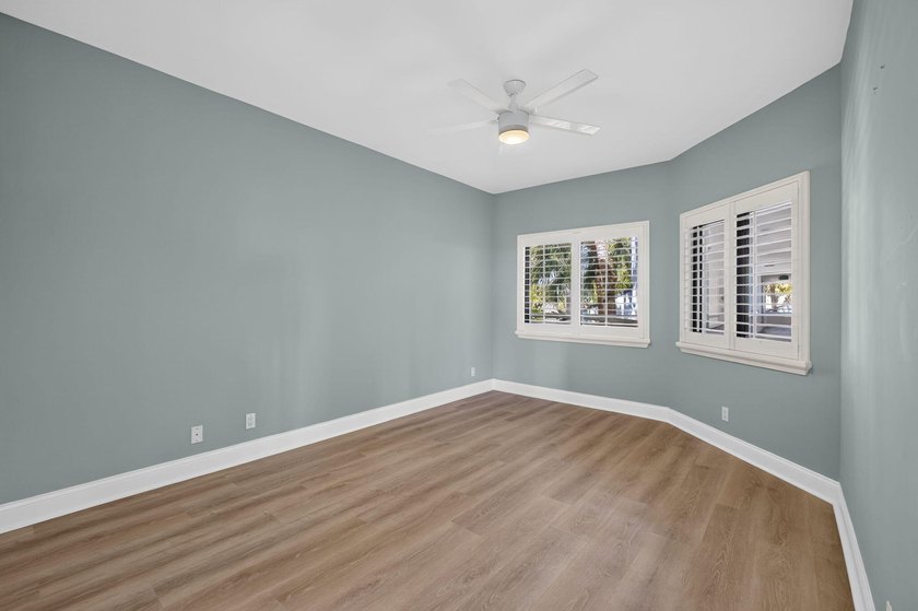 Enjoy over 1,460 sq. ft. of beautifully renovated Intracoastal - photo 19