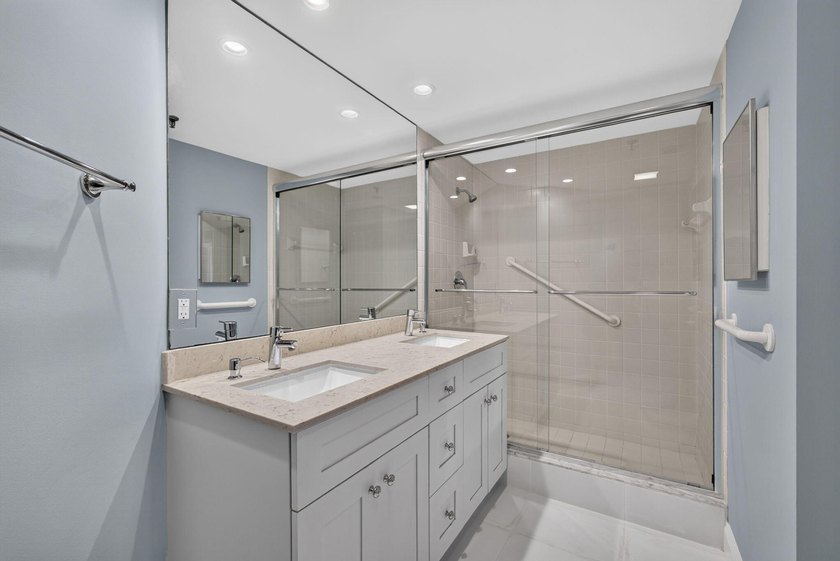 Enjoy over 1,460 sq. ft. of beautifully renovated Intracoastal - photo 21