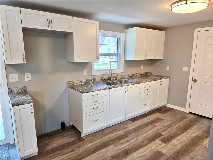 Completely remodeled and move-in ready, this 3-bedroom, 1-bath - photo 3