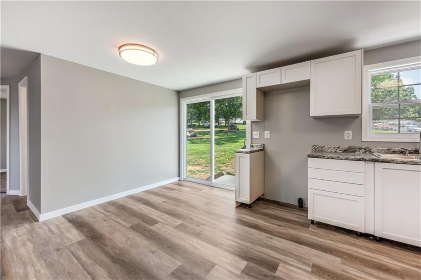 Completely remodeled and move-in ready, this 3-bedroom, 1-bath - photo 4