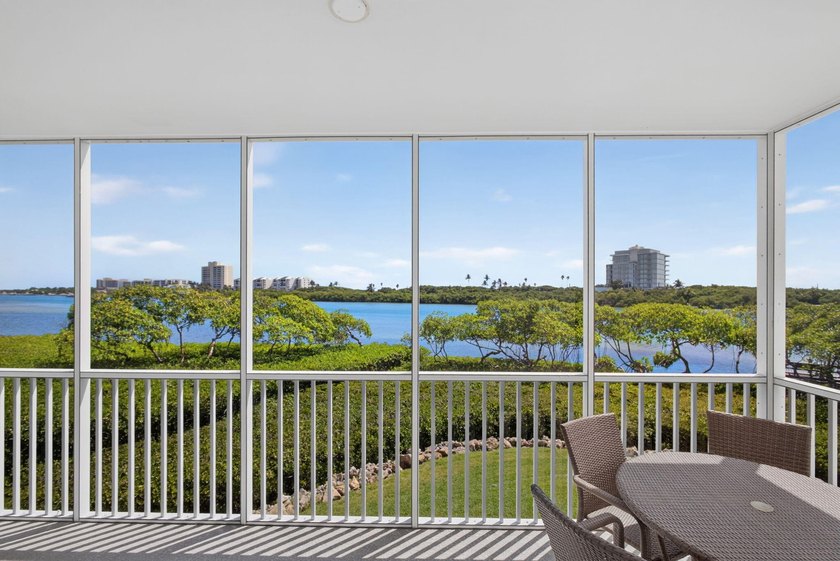 Enjoy over 1,460 sq. ft. of beautifully renovated Intracoastal - photo 25