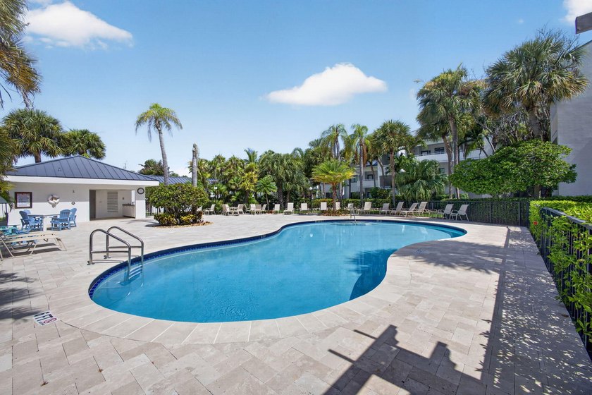 Enjoy over 1,460 sq. ft. of beautifully renovated Intracoastal - photo 26