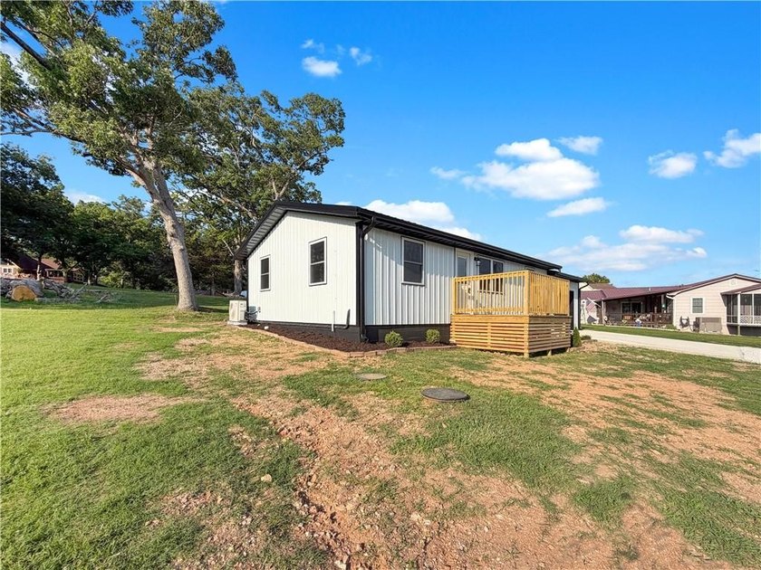 Completely remodeled and move-in ready, this 3-bedroom, 1-bath - photo 7