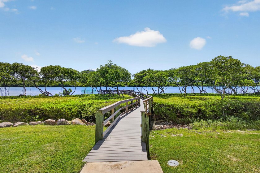 Enjoy over 1,460 sq. ft. of beautifully renovated Intracoastal - photo 28